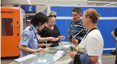 首批俄罗斯免签旅客入境