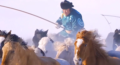 内蒙古乌兰牧骑队员“串烧”邀请