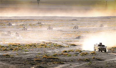 陆军某部组织远程机动训练