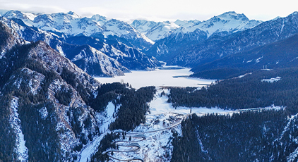 新疆阜康：天山天池冬景如画